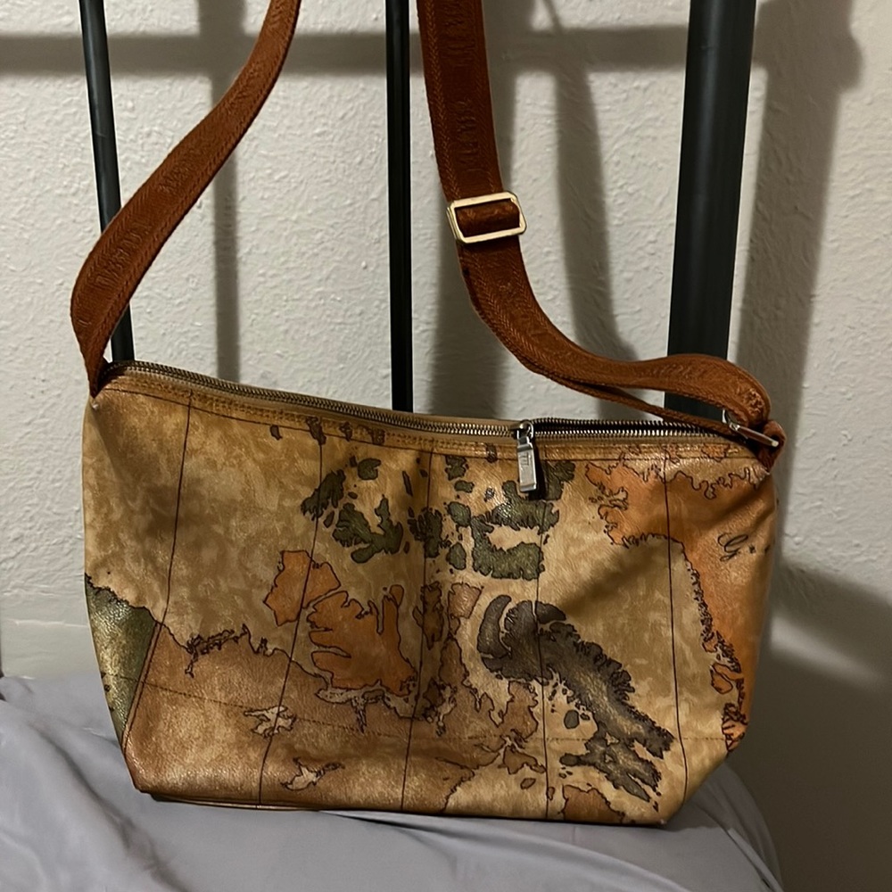 Alviero martini sling bag